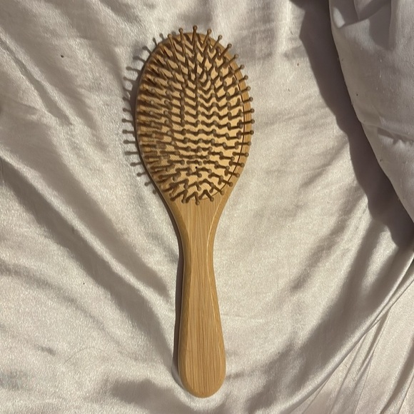 Red and Gold Hair bamboo Brush - Picture 3 of 3